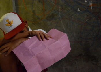 SEDIH
Seorang calon siswa yang mendaftar disalah satu SMPN Negeri merasa sedih saat tidak masuk dalam zona (M JAKWAN)