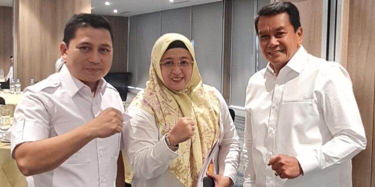 Wakil Ketua DPD Partai Gerindra, Ade Awaludin, Intan Nurul Hikmah dan Moch Maesyal Rasyid.
