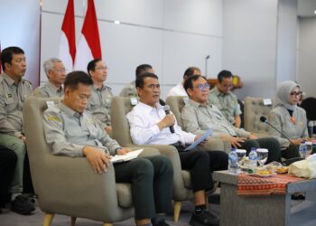 Mentan Amran Sulaiman saat memberi pengarahan dalam Apel Nasional Penyuluh Pertanian yang digelar secara hibrid, Kamis (20/11/2025).